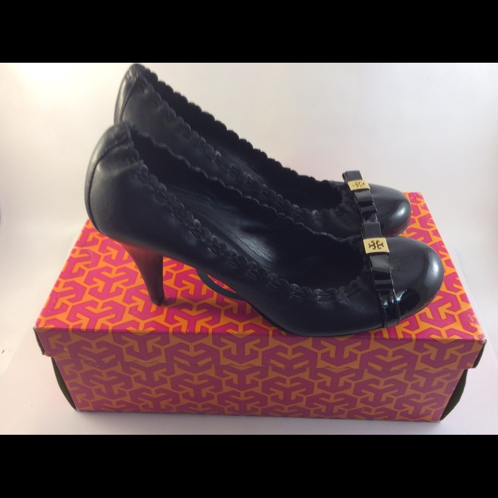 Tory Burch Black Romy Mid Heel Pump. Size 7